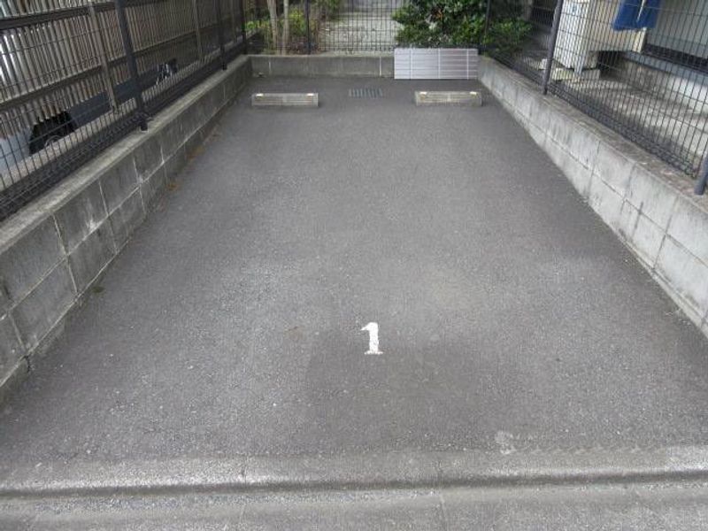 レオパレスアイ 駐車場
