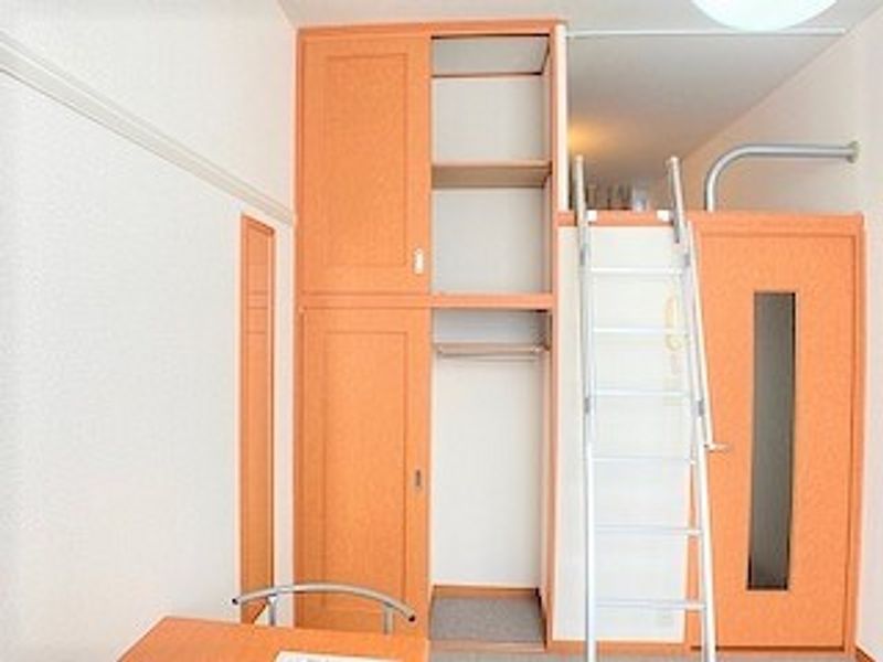 レオパレス三番町 収納