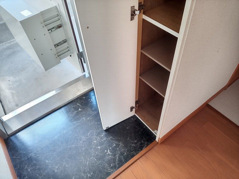 レオパレスコンチェルト 玄関