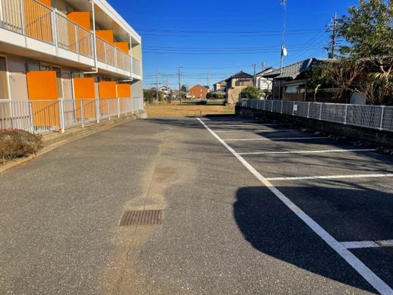 レオパレスネレイド 駐車場