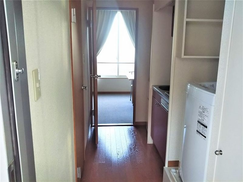 レオパレスルミエール 玄関