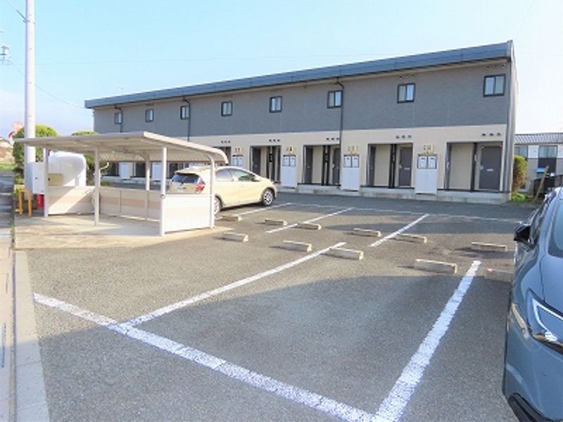 レオパレスミューセントＭＡＹＵ 駐車場