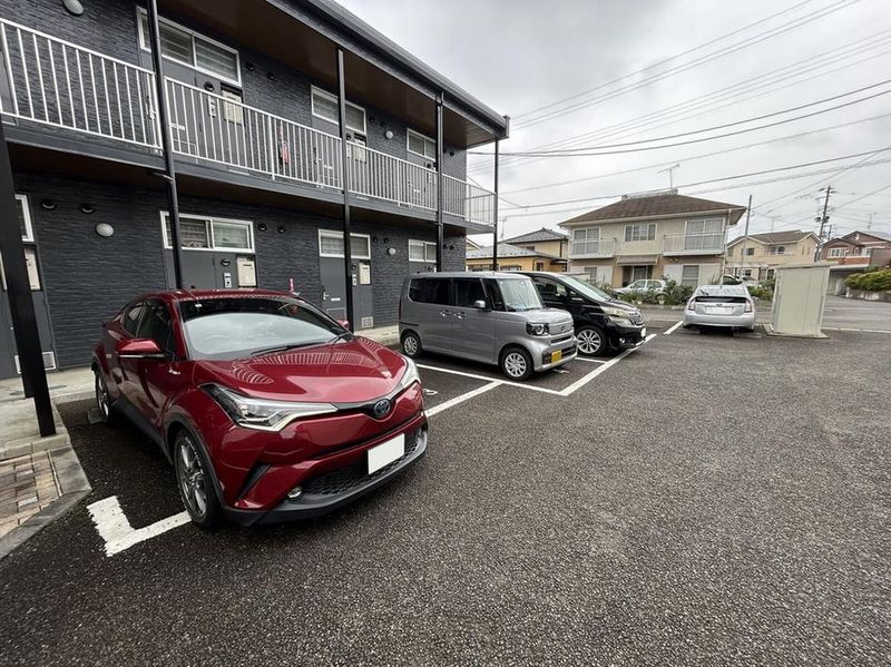 レオパレスクレール本内 駐車場