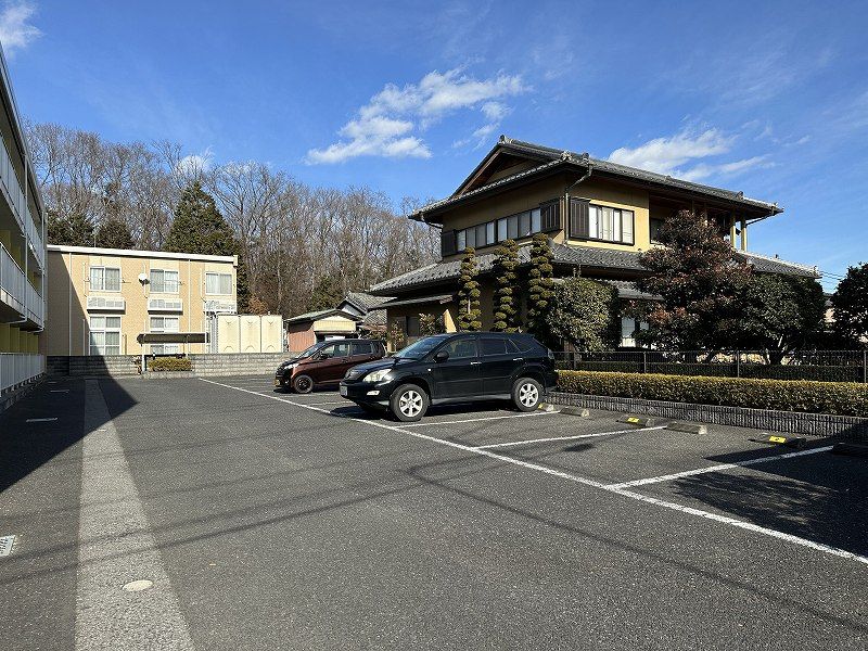 レオパレスグリーンリーフ 駐車場