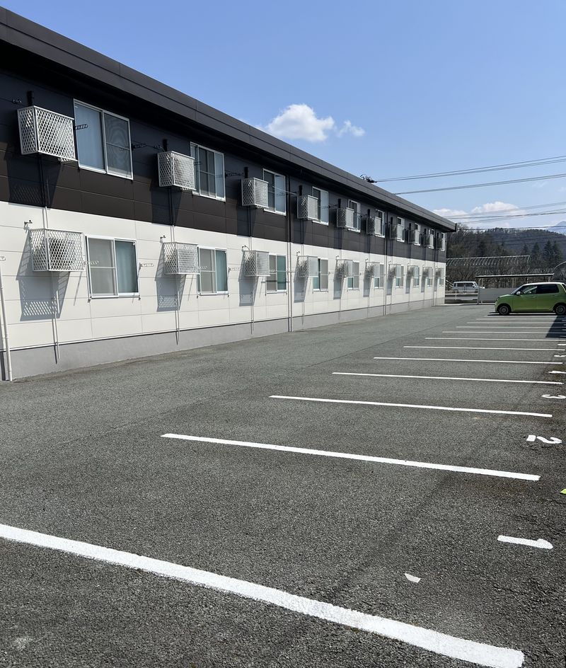 レオパレスクレール 駐車場