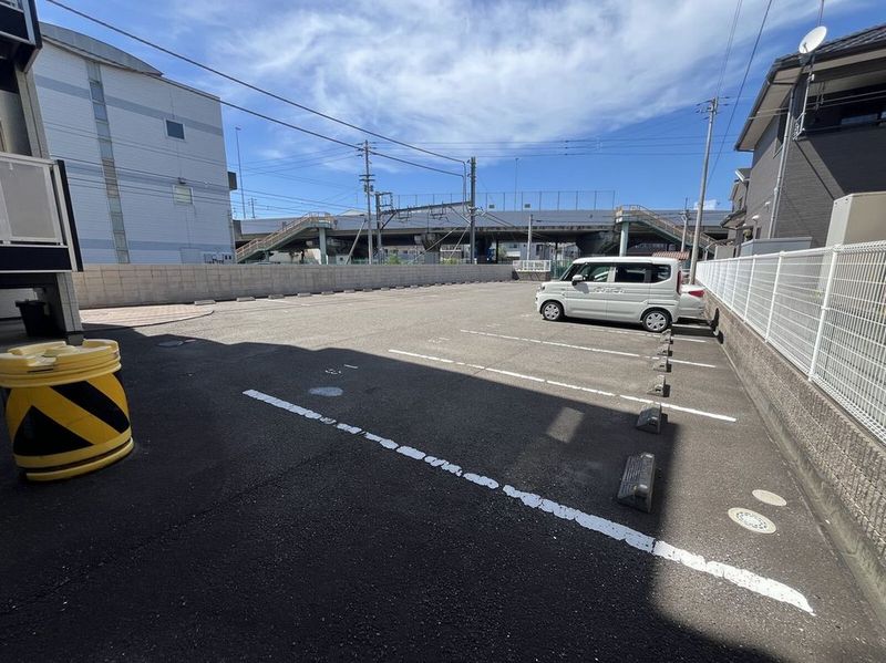 レオパレス松山保免 駐車場