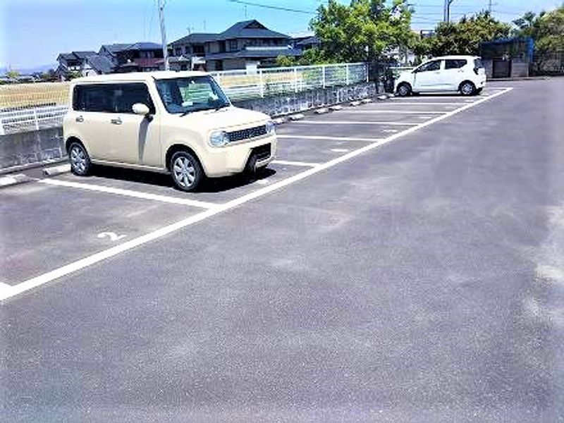 レオパレスアリアケ 駐車場