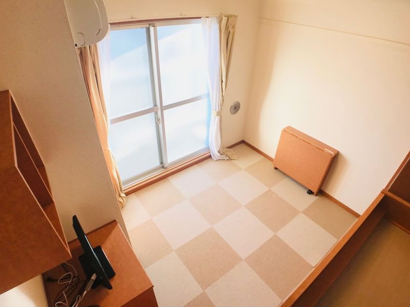 レオパレスルフナ 居間