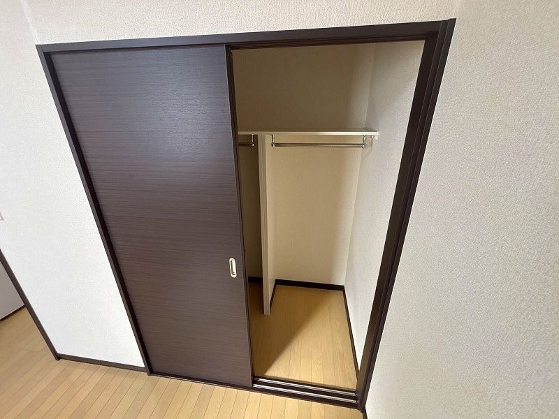 レオパレスカーサ　ソレアード 収納