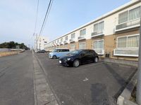 leopalace Kencho Higashi 停车场