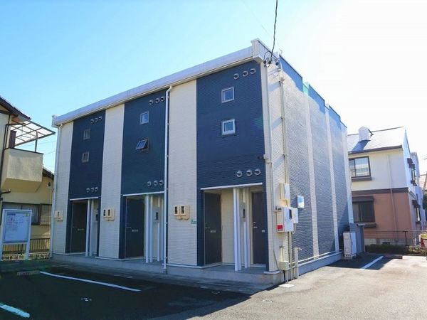 Bên ngoài LEONEXT Hikuma