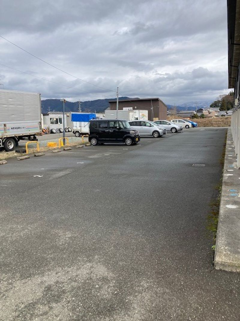 レオパレスファースト　ルーブ 駐車場