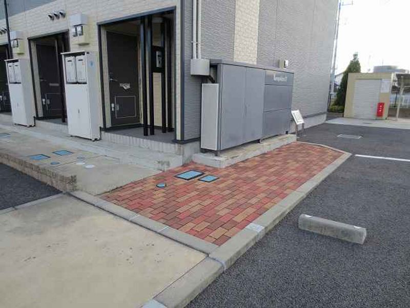 レオパレスはくわⅡ エントランス