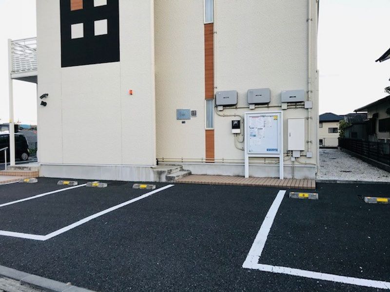 レオネクストはんなり 駐車場
