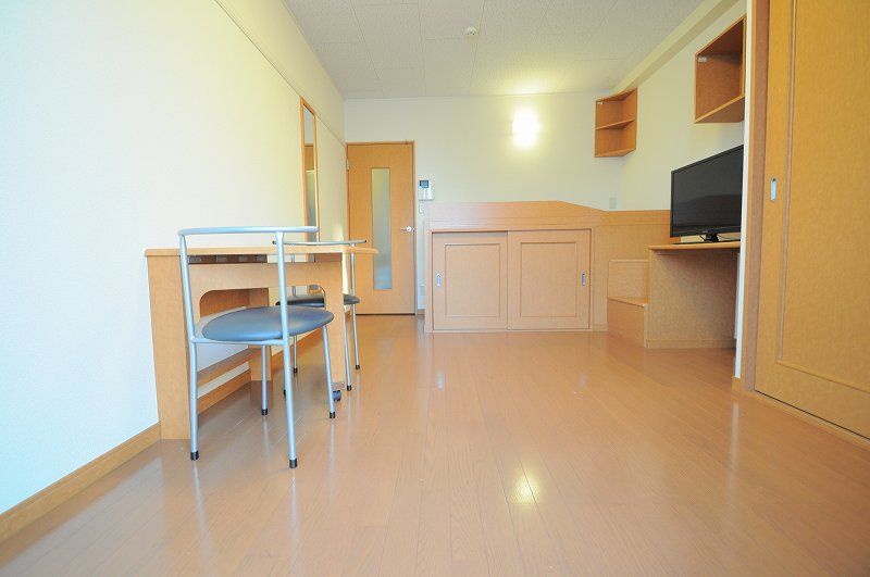 レオパレス外屋敷 居間