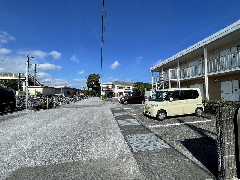 レオパレスアーク 駐車場