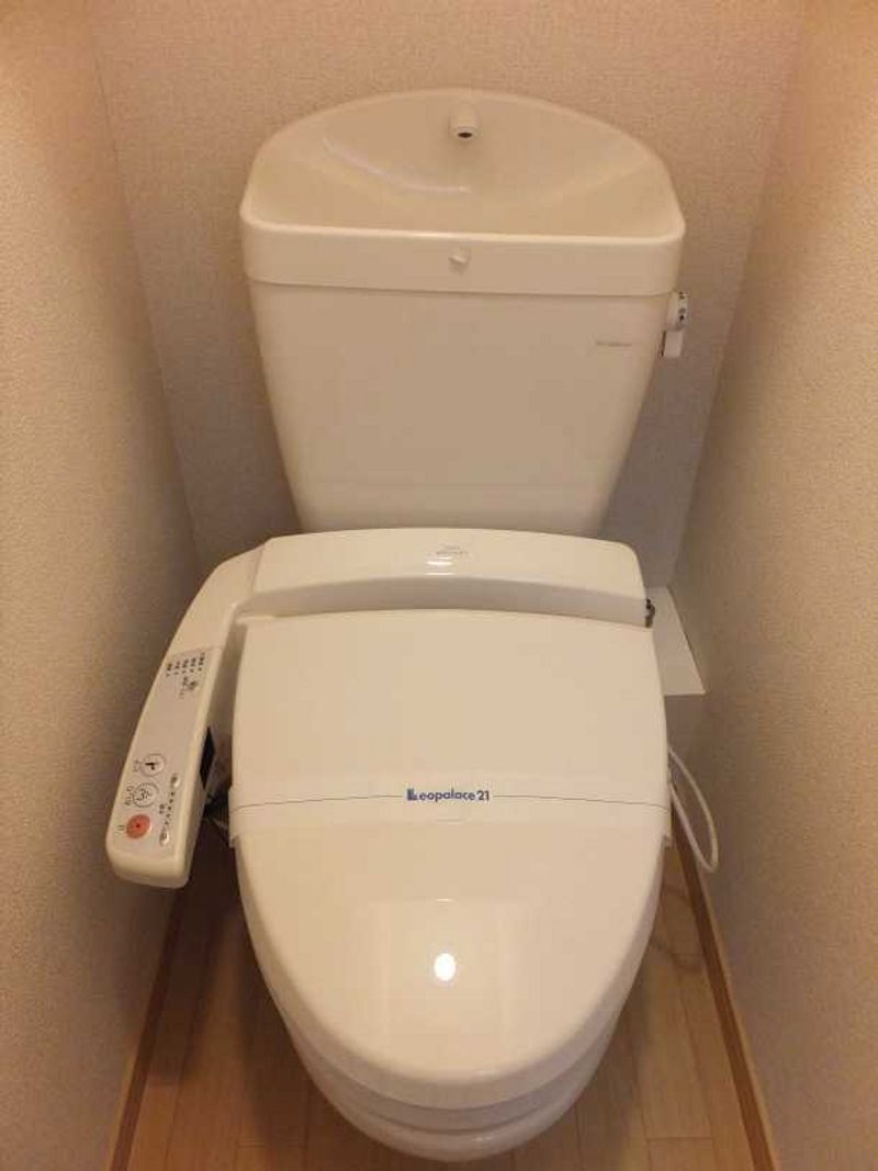 レオパレスカミーリア トイレ