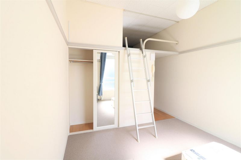 レオパレス新大宮 居間