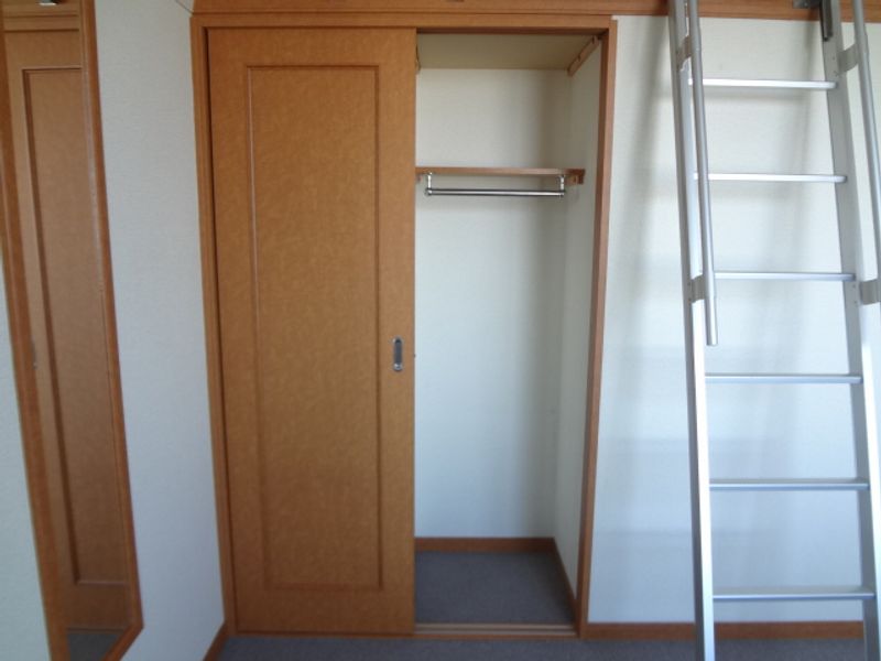 レオパレスフローリッシュ 収納