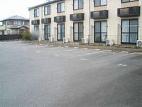 レオパレスなつみ 駐車場