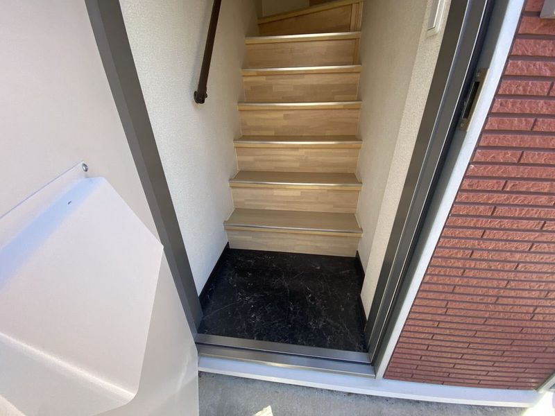 LEONEXT Meito Hon Dori West Entrance