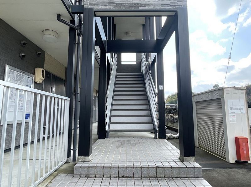 レオパレスクレシア エントランス