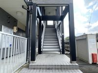 レオパレスクレシア エントランス