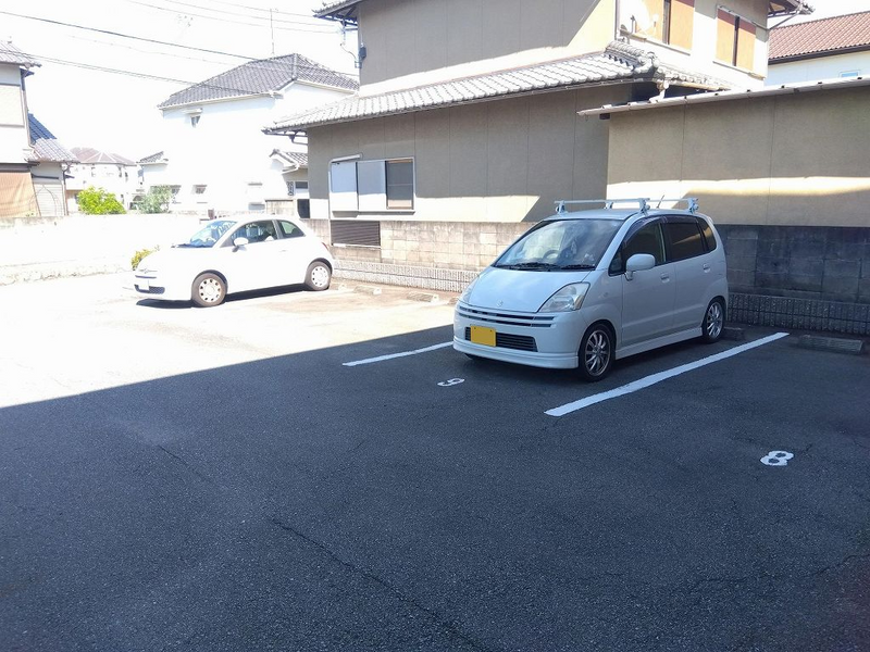 レオパレス宝殿 駐車場