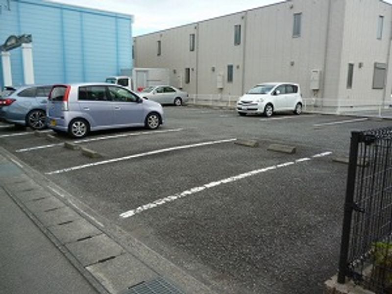 レオパレスルミエールⅡ 駐車場