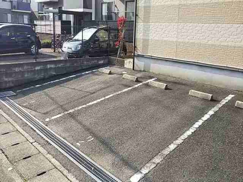 レオパレス本鳥栖 駐車場