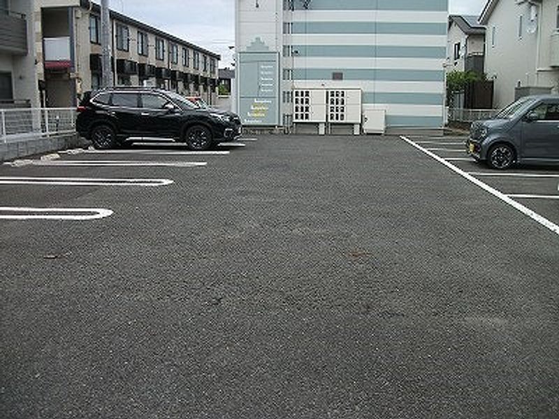 レオパレスセドナ　西福島 駐車場