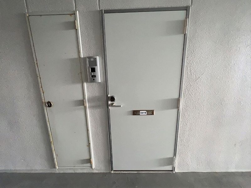レオパレス伊佐 玄関