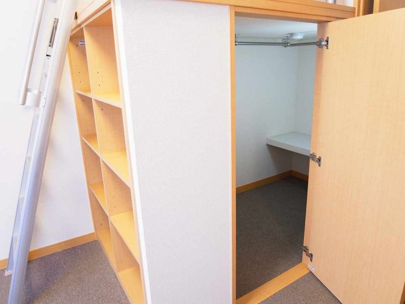 レオパレスクイーンハイツ小山 収納