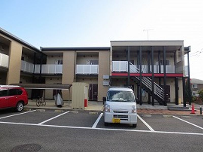 レオパレスリジェールＢ 駐車場