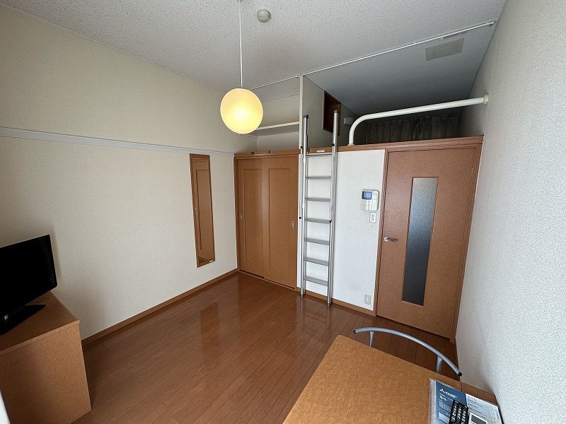 レオパレスわかば 寝室