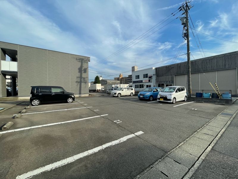 レオパレスカンタービレα２ 駐車場