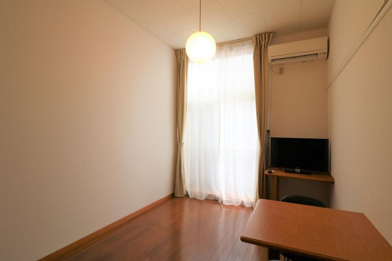 レオパレス伸和 居間