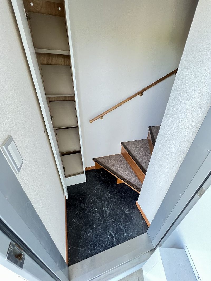 レオパレスＭ 玄関