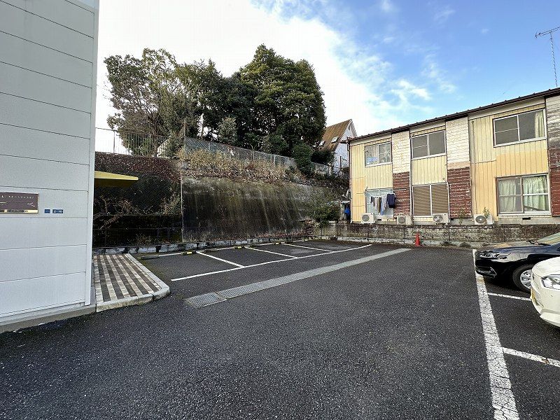 レオパレス御本丸弐番館 駐車場