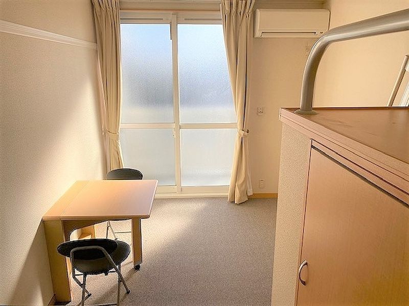レオパレスシーナ　アイ掛川 居間