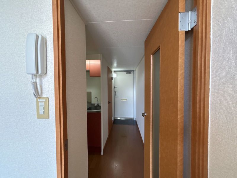 レオパレスサンヒダカ 玄関