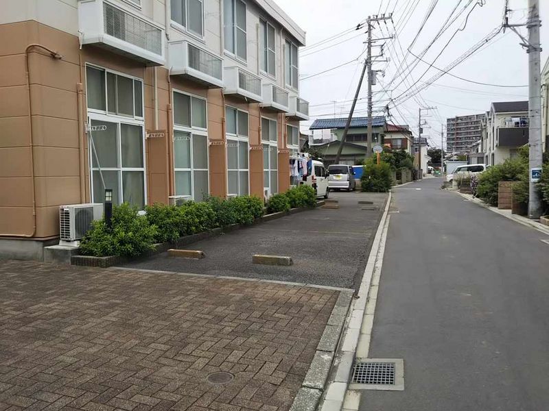 レオパレスグレイスⅡ 駐車場