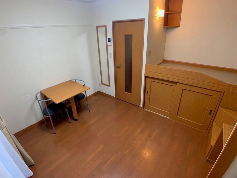 レオパレスシェソワ　城南 居間