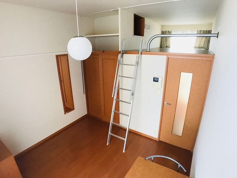 レオパレスエクレール 居間
