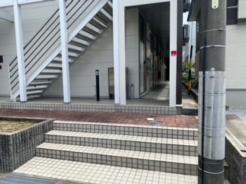 レオパレスリベール エントランス