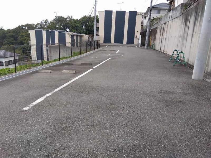 レオネクストディアベルジュⅡ 駐車場