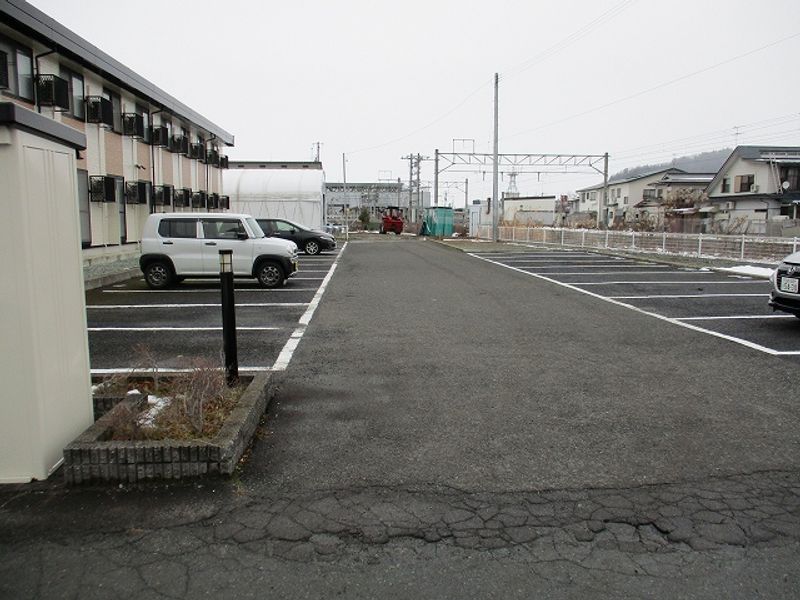レオパレスＲＩ　ＺＵ　ＭＵ 駐車場