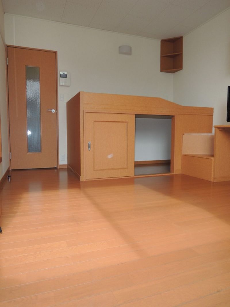 レオパレス南円山 居間