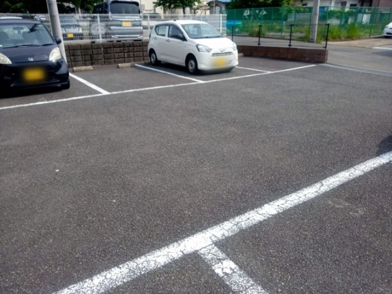 レオパレスグリーンパーク深谷 駐車場