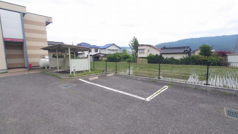 レオパレスＷＡＫＡ 駐車場